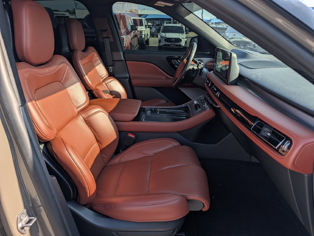 Used 2026 Lincoln Aviator Reserve AWD/4WD image 36