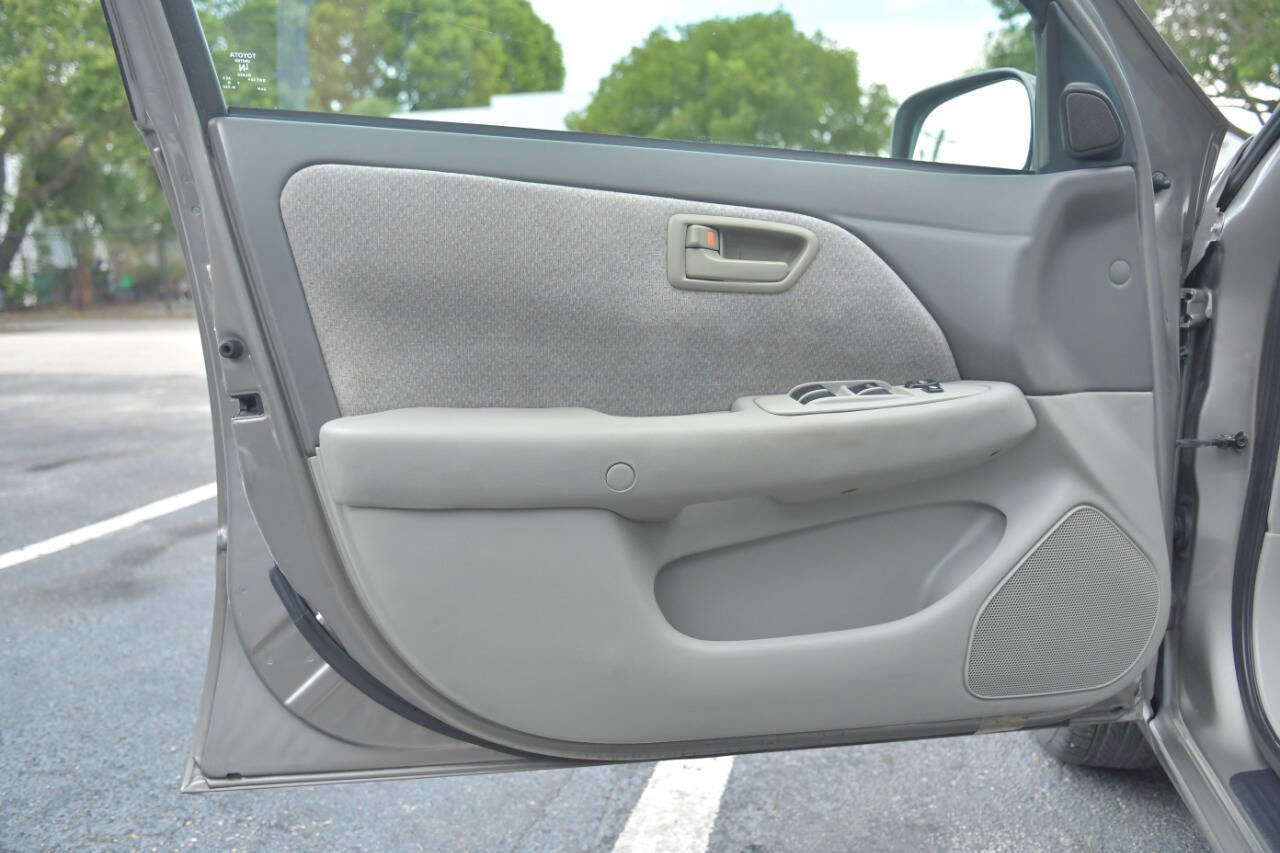 Used 2001 Toyota Camry XLE image 12