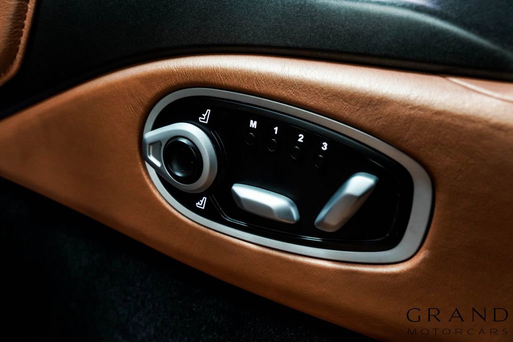 Used 2021 Aston Martin V8 Vantage Roadster RWD image 24