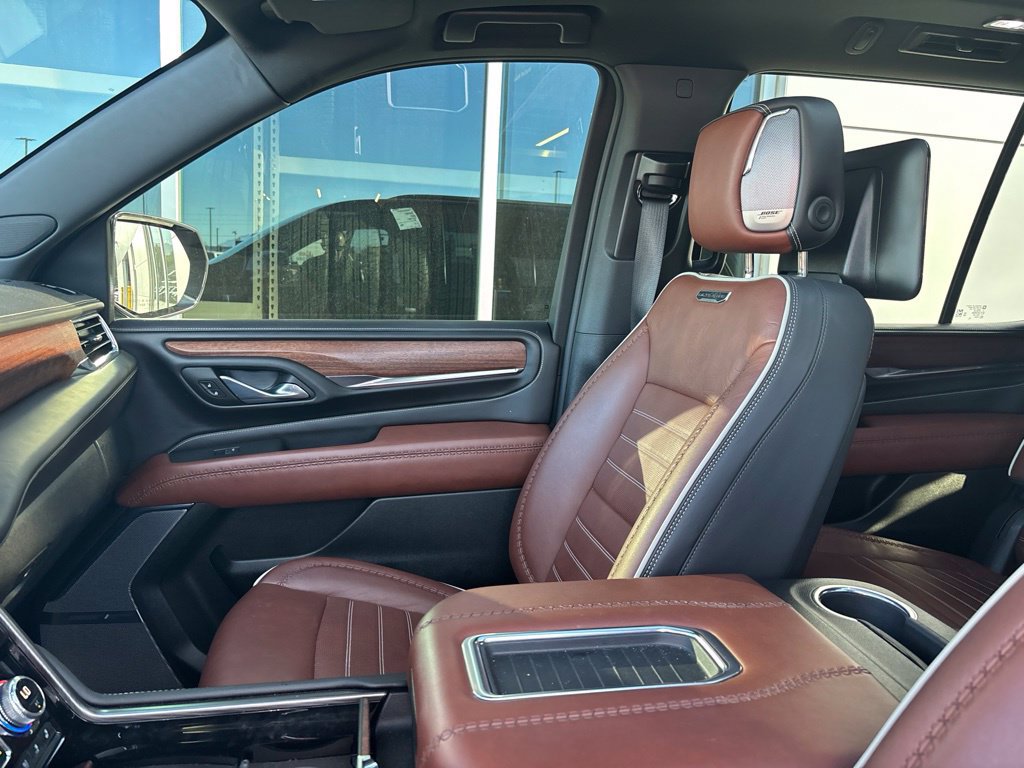 Used 2023 GMC Yukon Denali Ultimate w/ LPO, Floor Liner Package AWD/4WD image 5