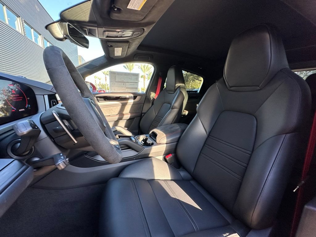 Certified 2026 Porsche Cayenne GTS AWD/4WD image 5