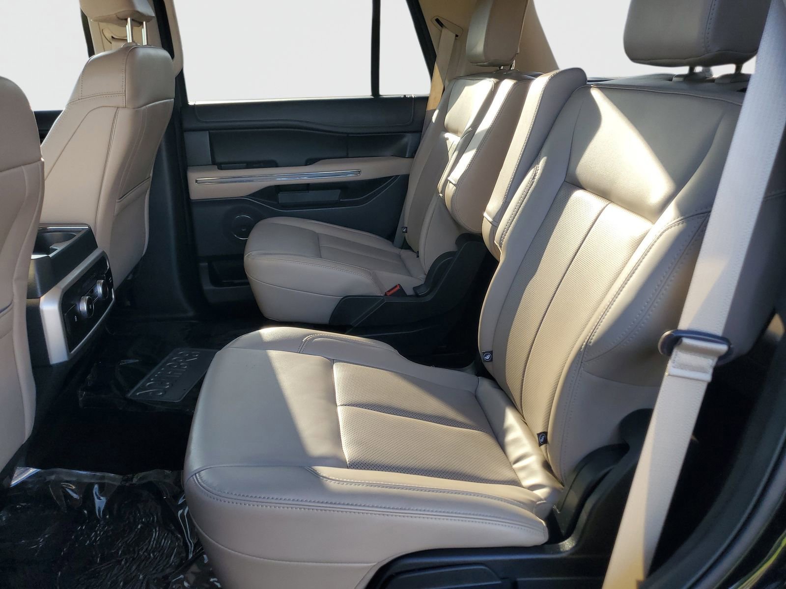 Used 2022 Ford Expedition XLT image 15