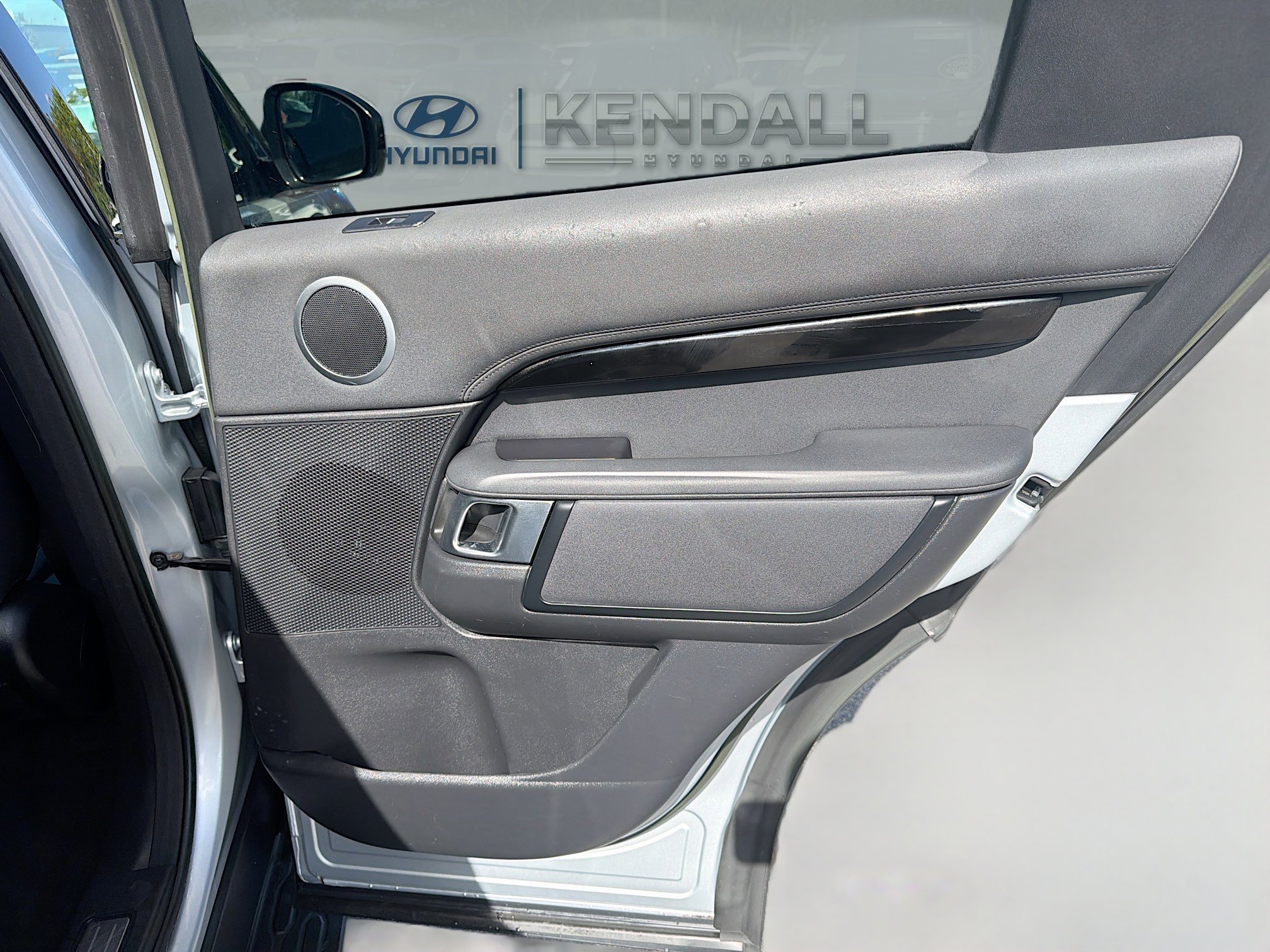 Used 2023 Land Rover Discovery S image 28