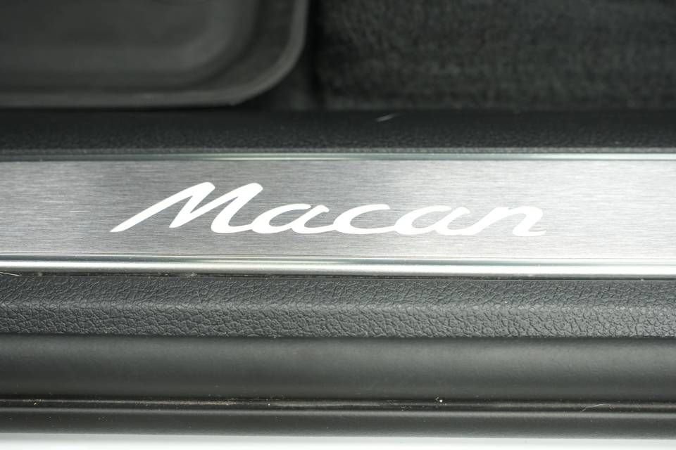 Certified 2026 Porsche Macan AWD/4WD image 34