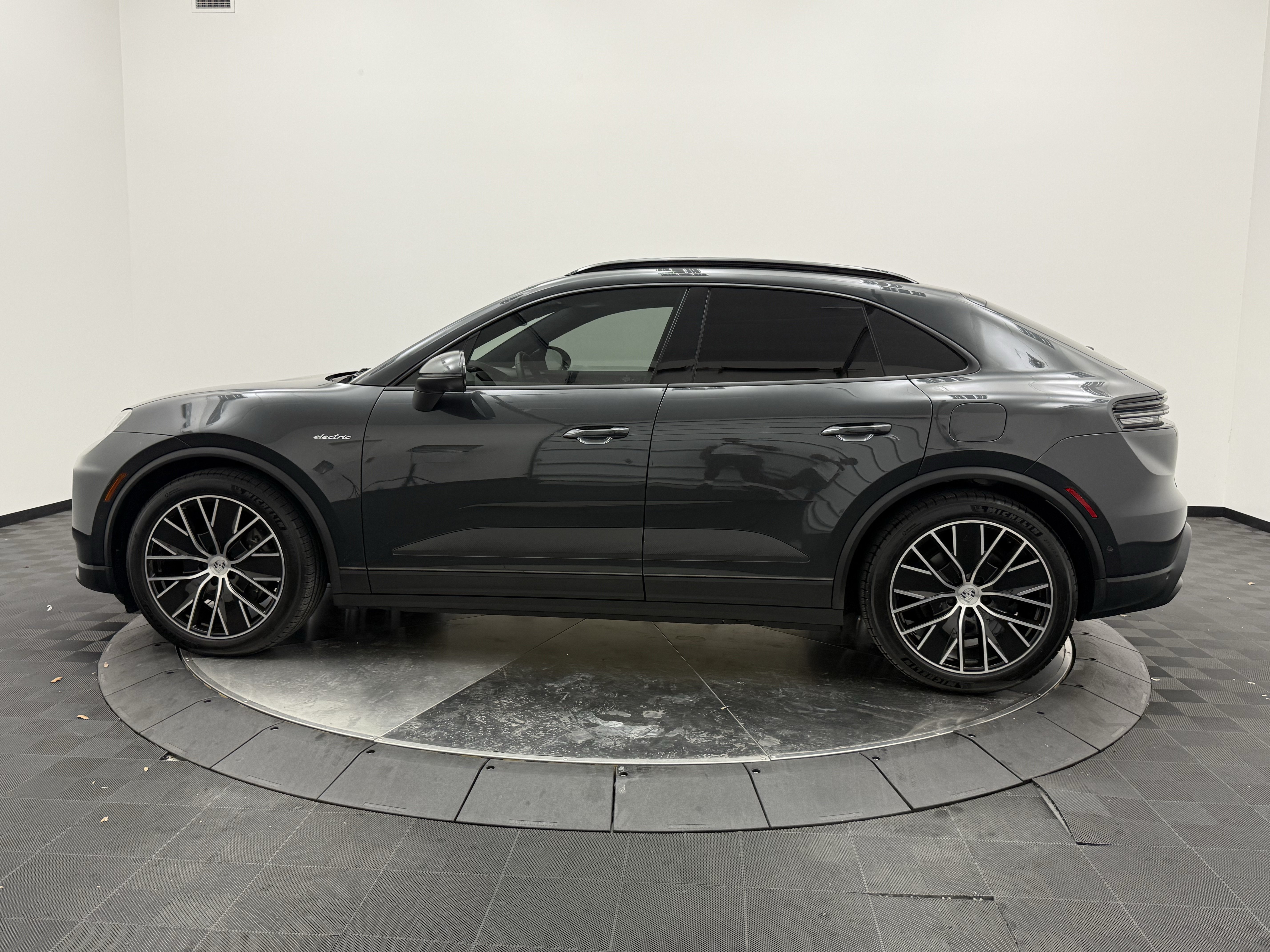 Used 2024 Porsche Macan 4 Electric AWD/4WD image 5