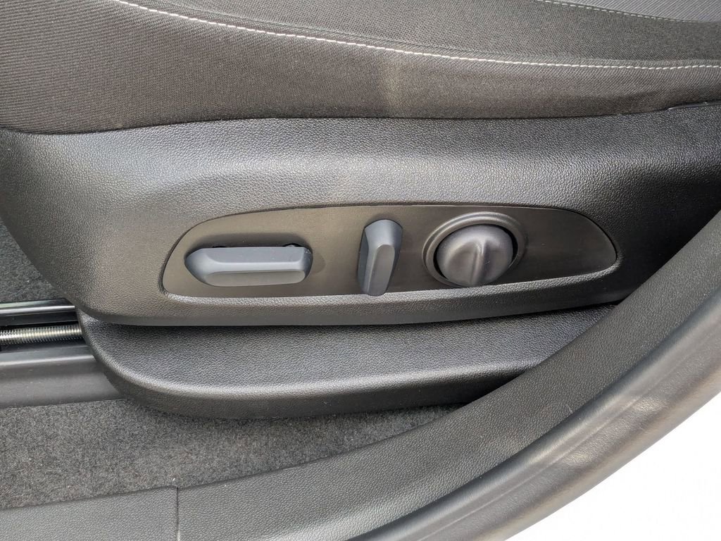 Used 2025 Chevrolet Blazer LT image 14