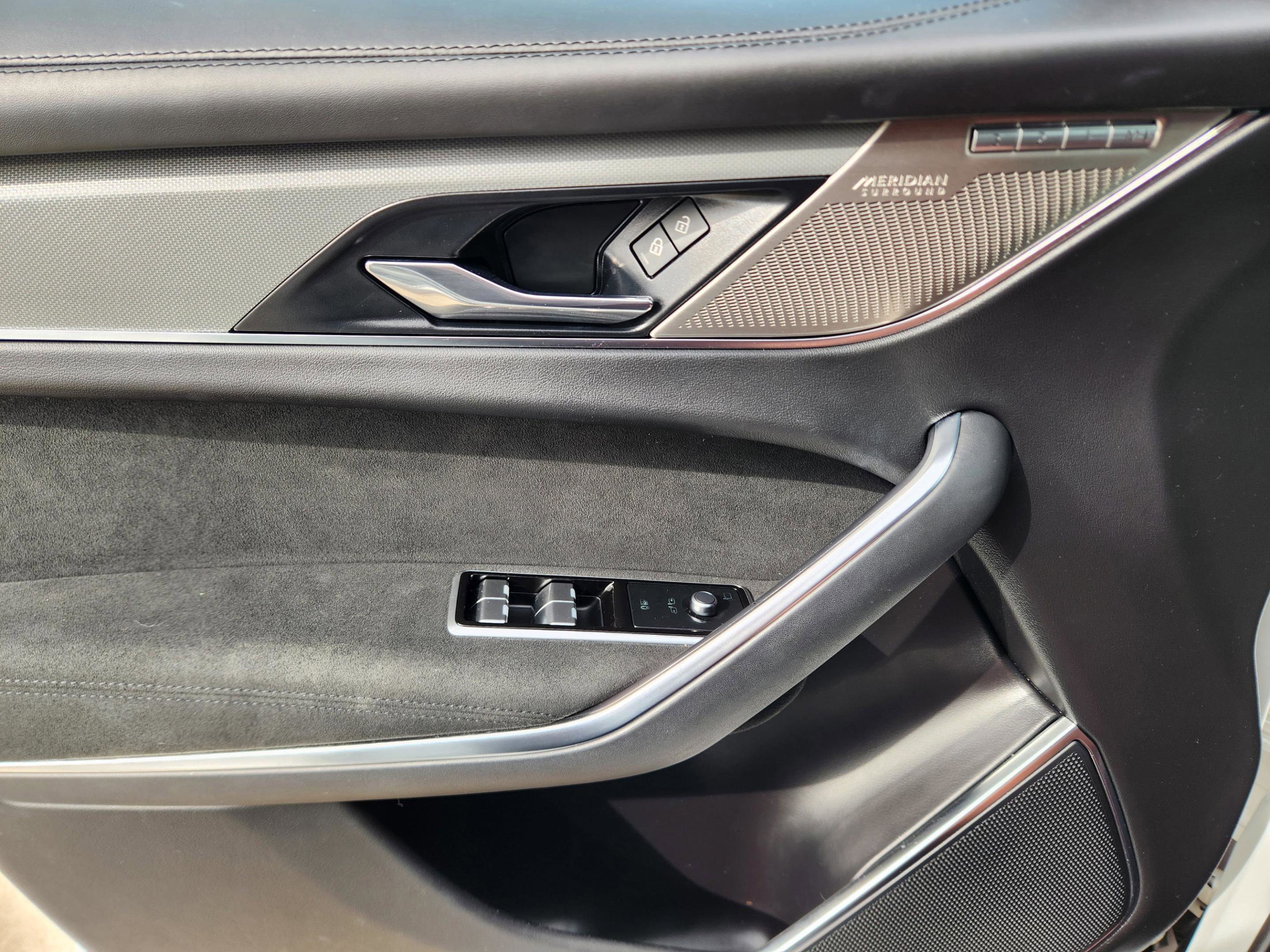 Used 2022 Jaguar F-PACE SVR image 16