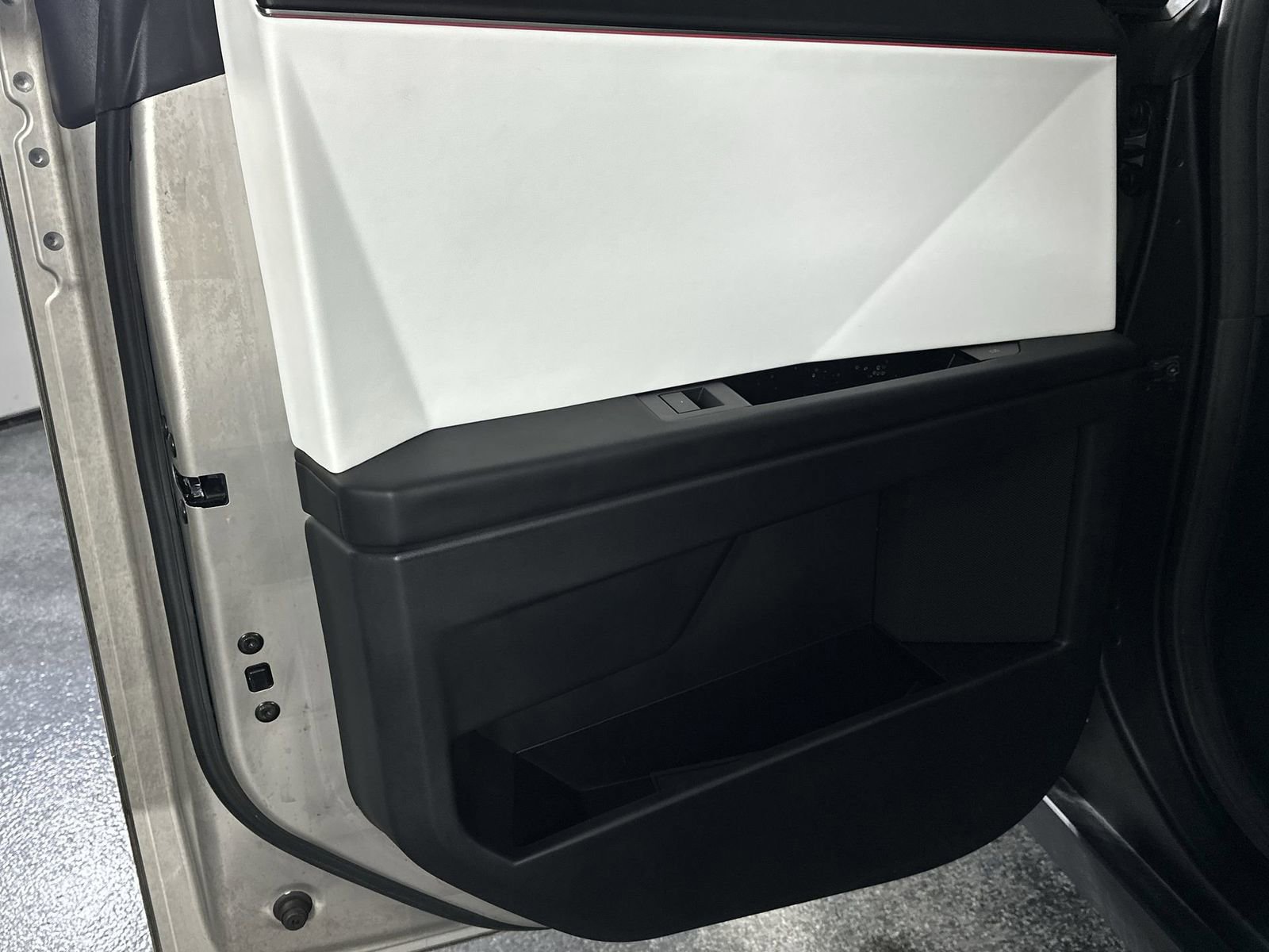 Used 2024 Tesla Cybertruck AWD Crew Cab image 33