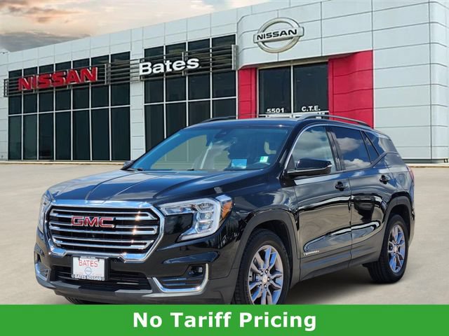 Used 2022 GMC Terrain SLT w/ Tech Package FWD image 2