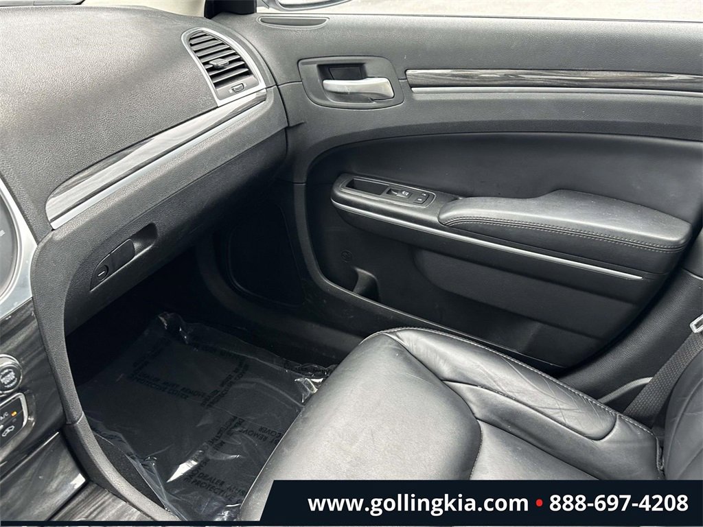 Used 2021 Chrysler 300 Touring L image 30
