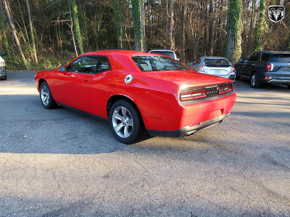 Used 2016 Dodge Challenger SXT image 5