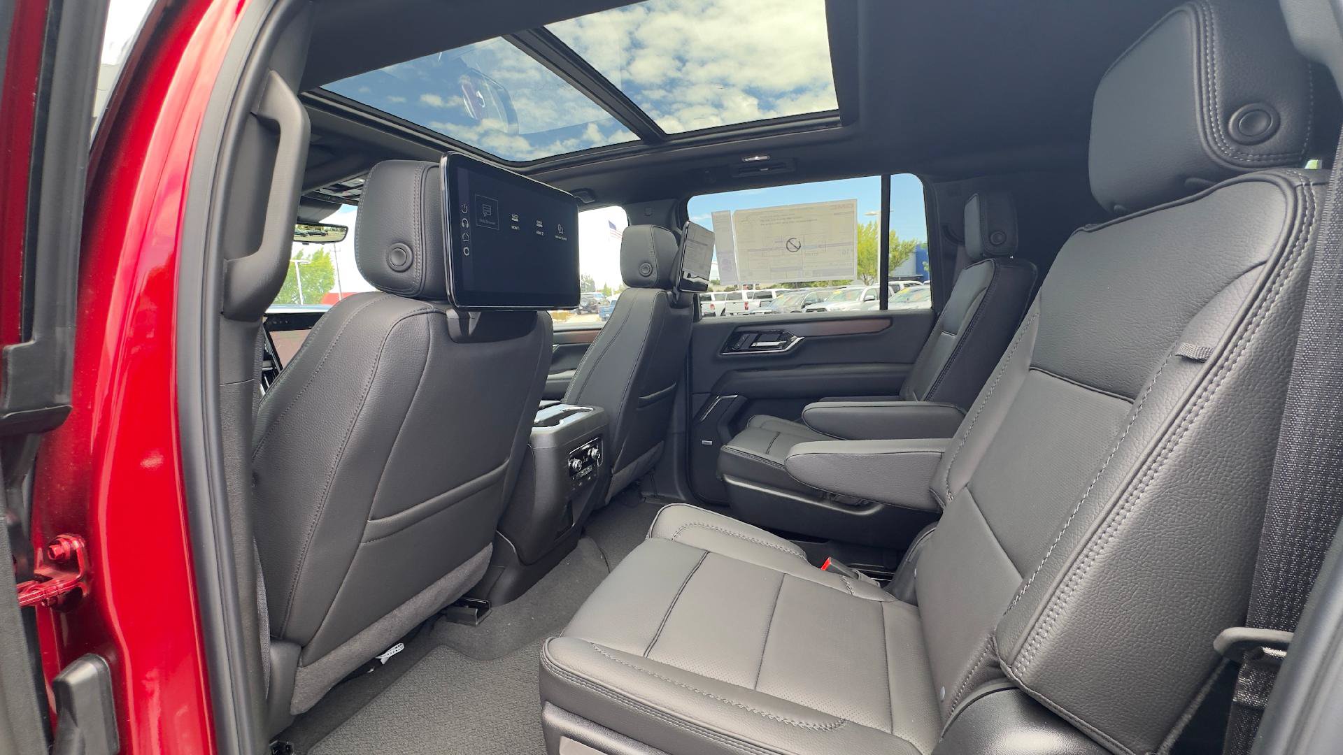 New 2026 GMC Yukon XL Denali w/ Denali Reserve Package AWD/4WD image 10