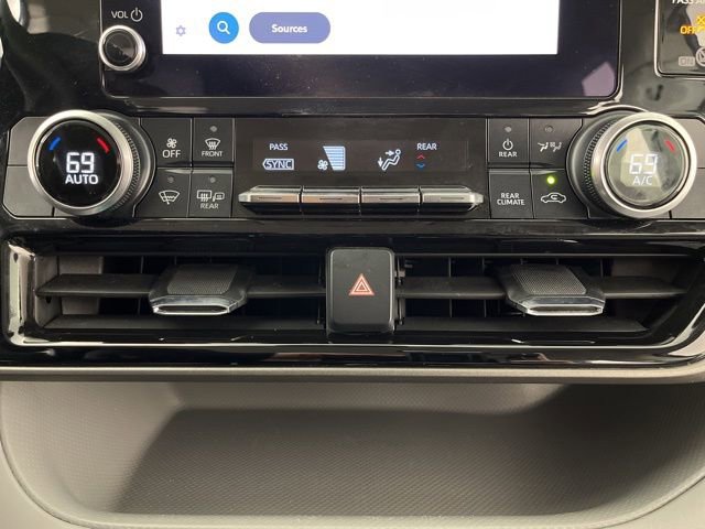 Used 2023 Toyota Highlander L image 27