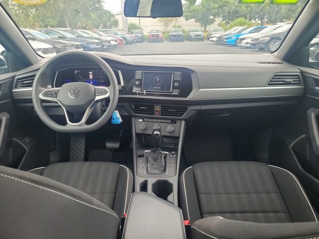Used 2022 Volkswagen Jetta Sport FWD image 2