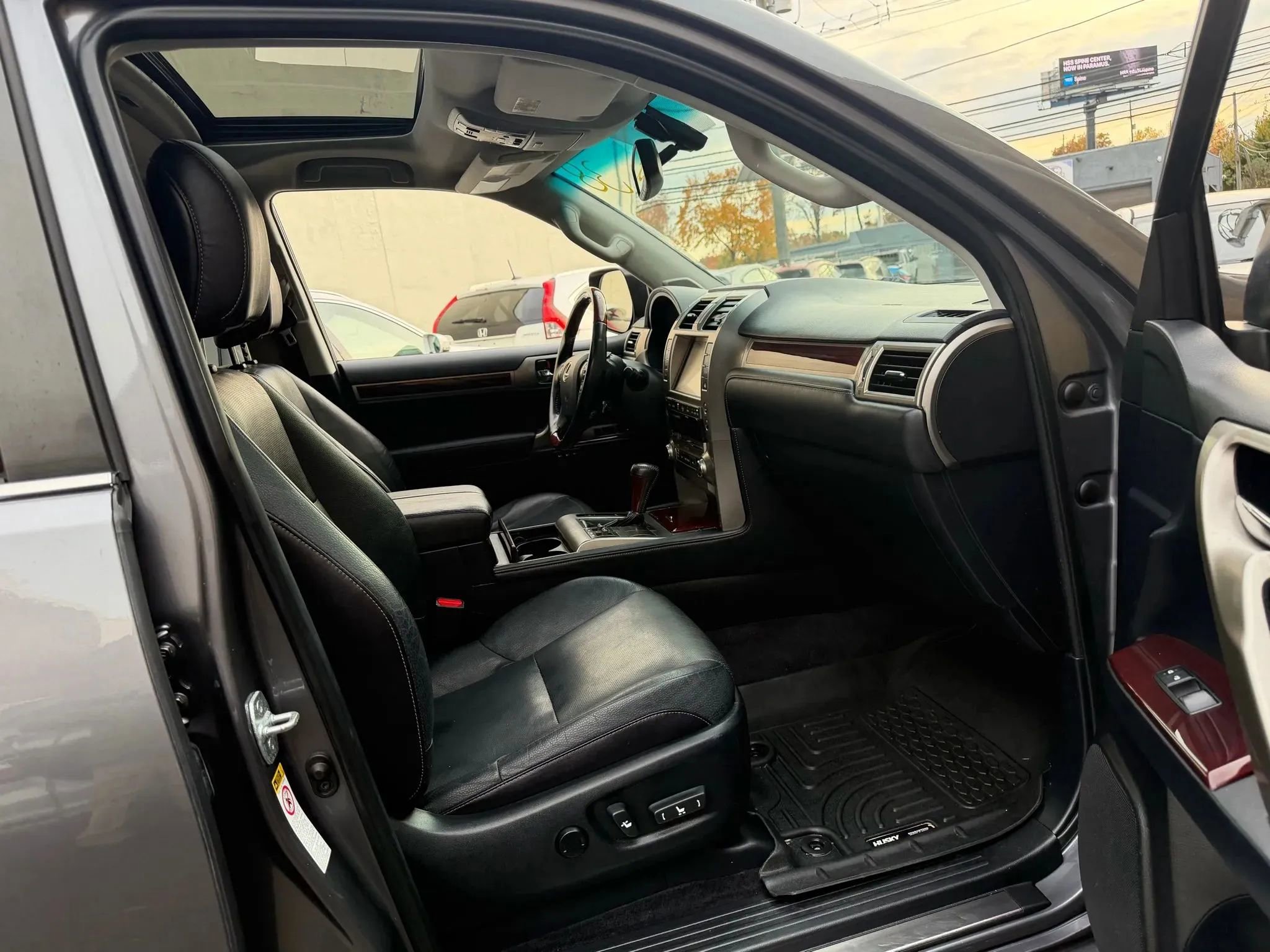 Used 2015 Lexus GX 460 w/ Premium Package image 28