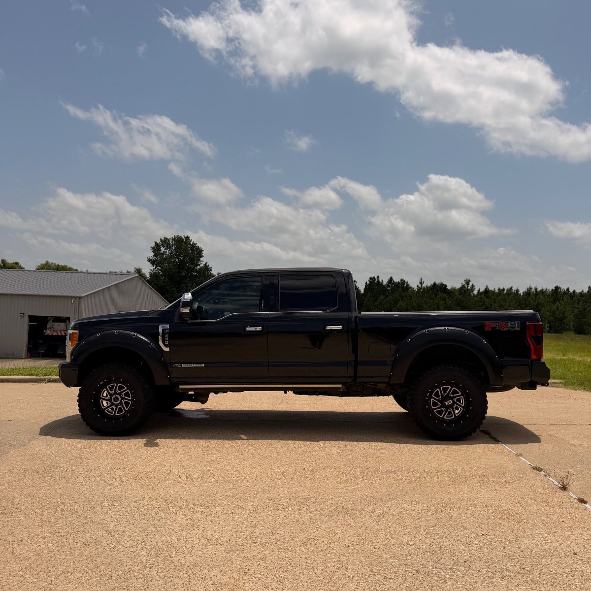 Used 2017 Ford F250 Platinum w/ FX4 Off-Road Package AWD/4WD image 8