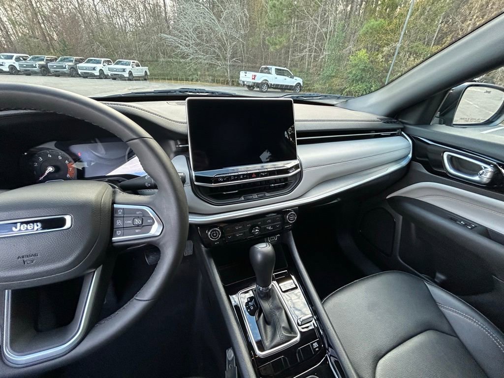 Used 2024 Jeep Compass Limited image 31