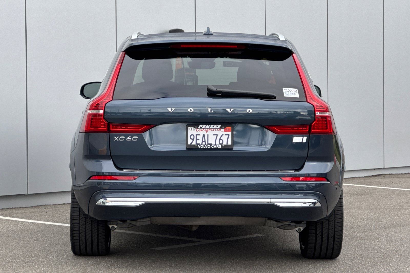 Used 2023 Volvo XC60 T8 Ultimate image 4