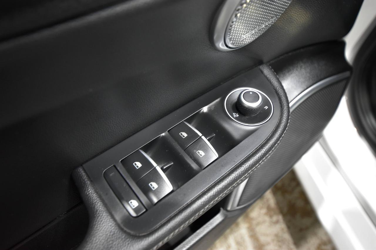Used 2019 Alfa Romeo Giulia Ti AWD/4WD image 11