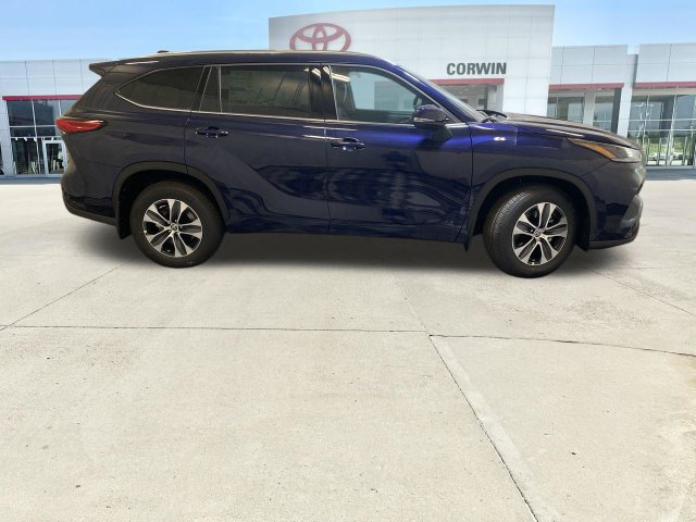 Used 2021 Toyota Highlander XLE AWD/4WD image 42