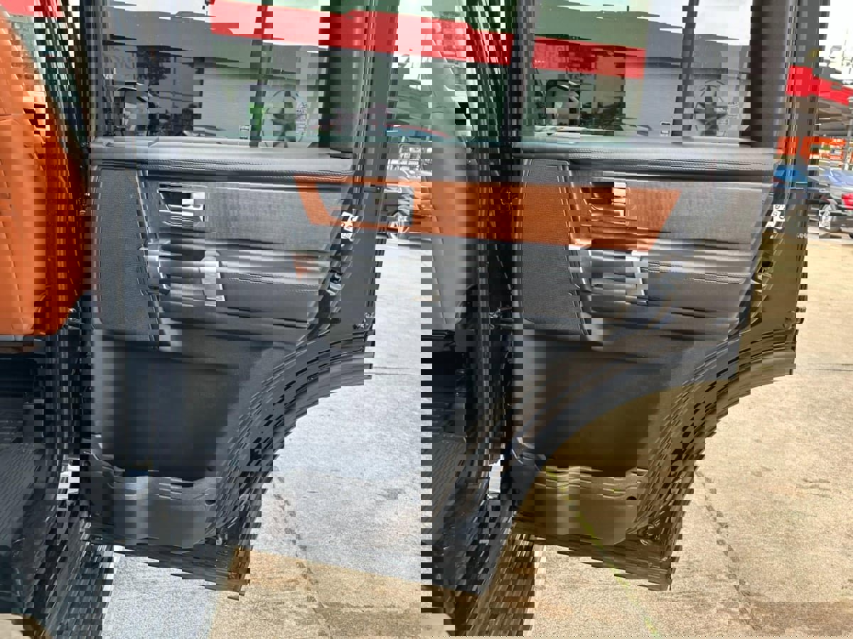 Used 2016 Land Rover LR4 HSE LUX image 25