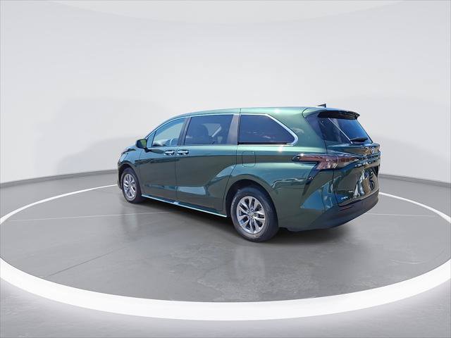 Certified 2025 Toyota Sienna XLE FWD image 7