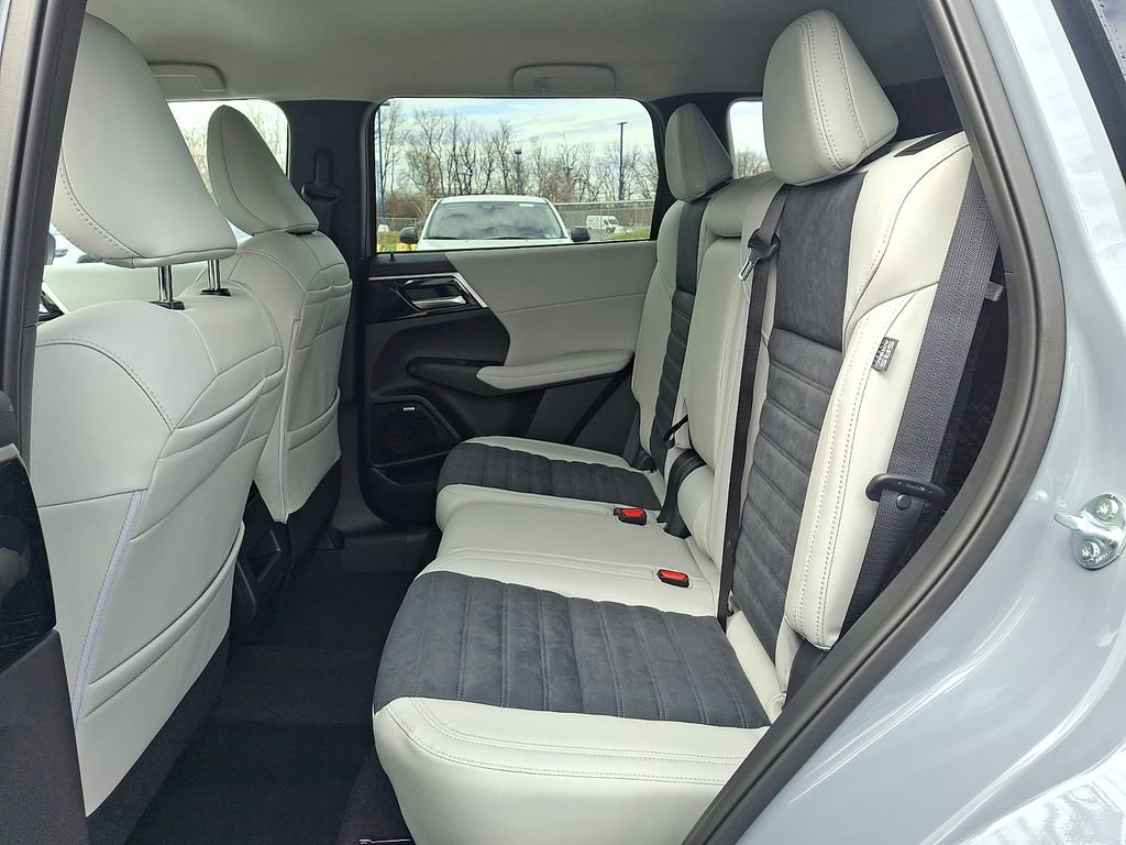 New 2026 Mitsubishi Outlander SE image 6