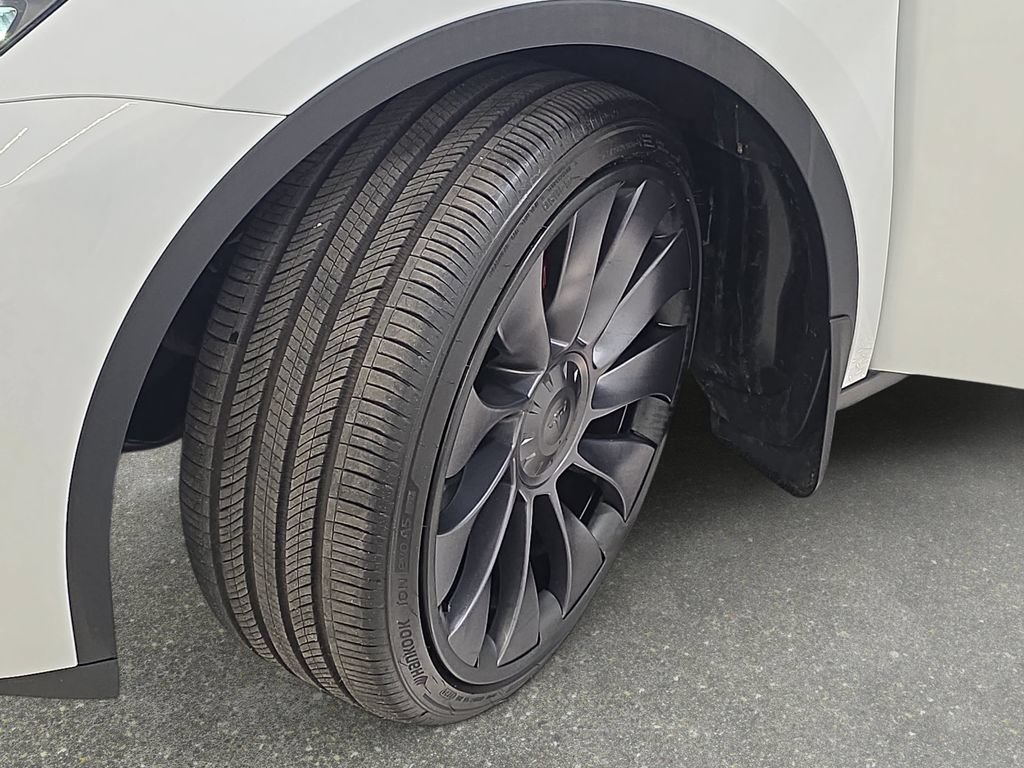 Used 2024 Tesla Model Y Performance AWD/4WD image 31