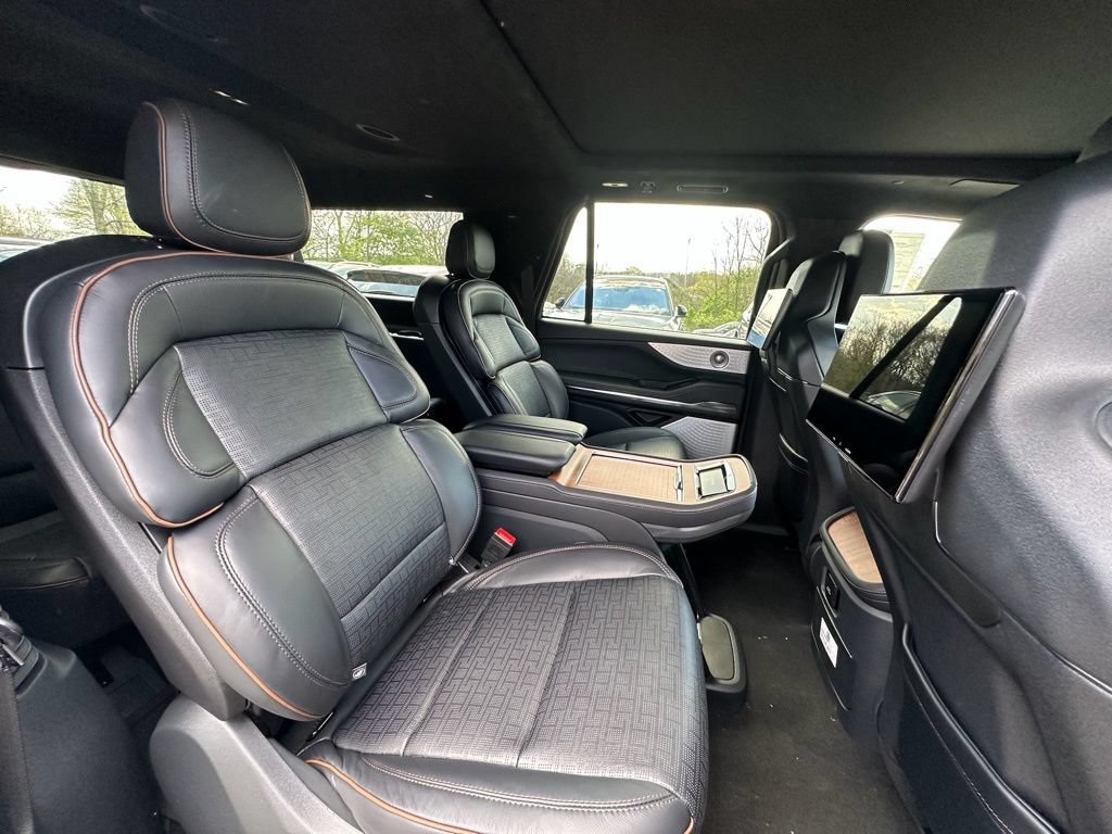 New 2025 Lincoln Navigator L Black Label AWD/4WD image 24