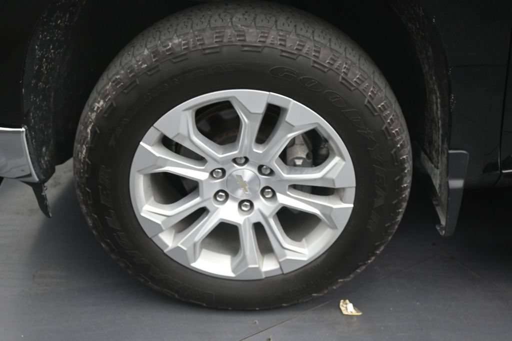 Used 2023 Chevrolet Silverado 1500 LTZ AWD/4WD image 9