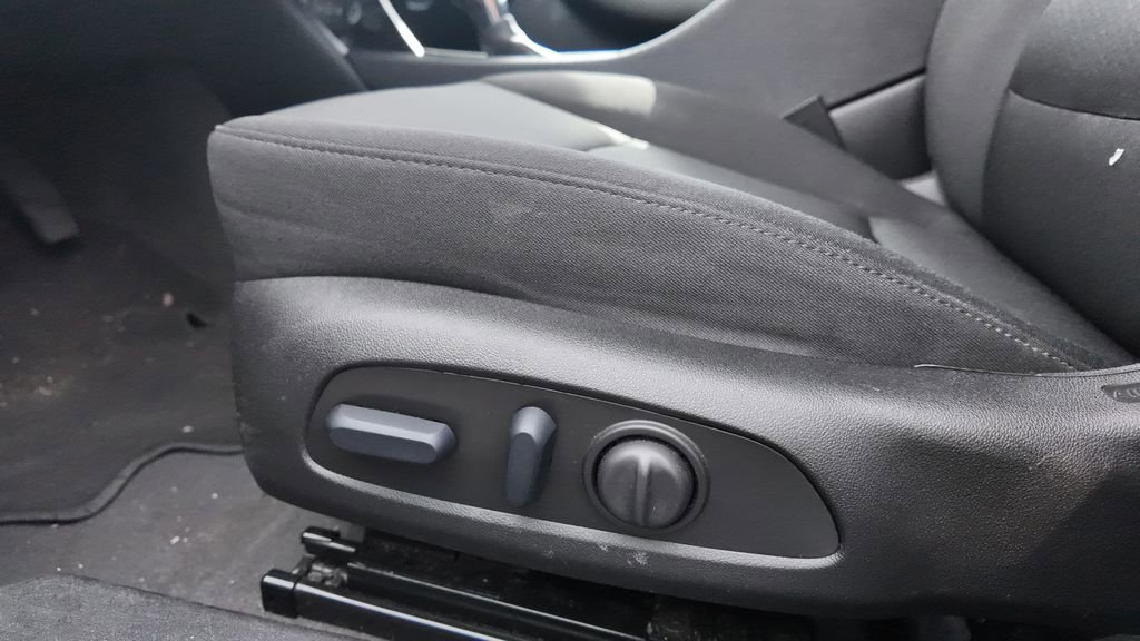 Used 2025 Chevrolet Malibu LT image 9