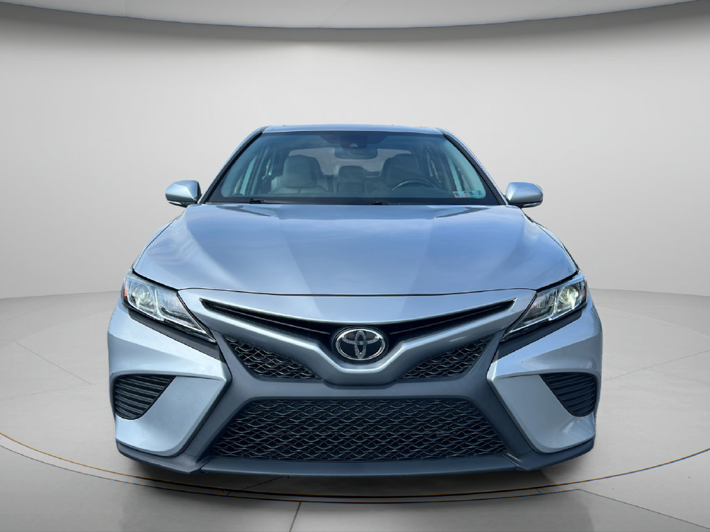 Used 2019 Toyota Camry SE w/ Convenience Package FWD image 2