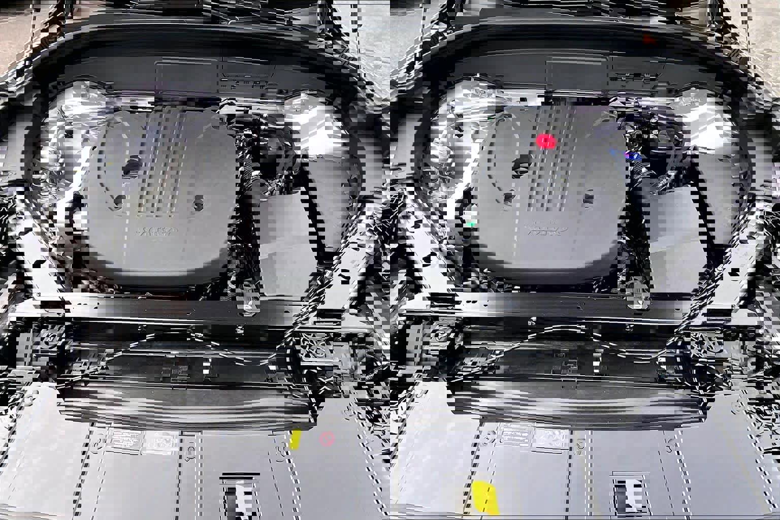 New 2026 Volvo XC60 B5 Plus w/ Protection Package Premier AWD/4WD image 14