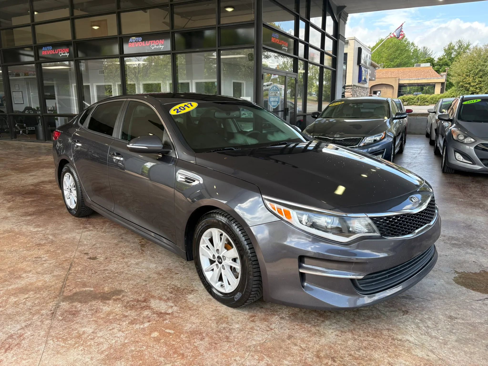 Used 2017 Kia Optima LX image 1