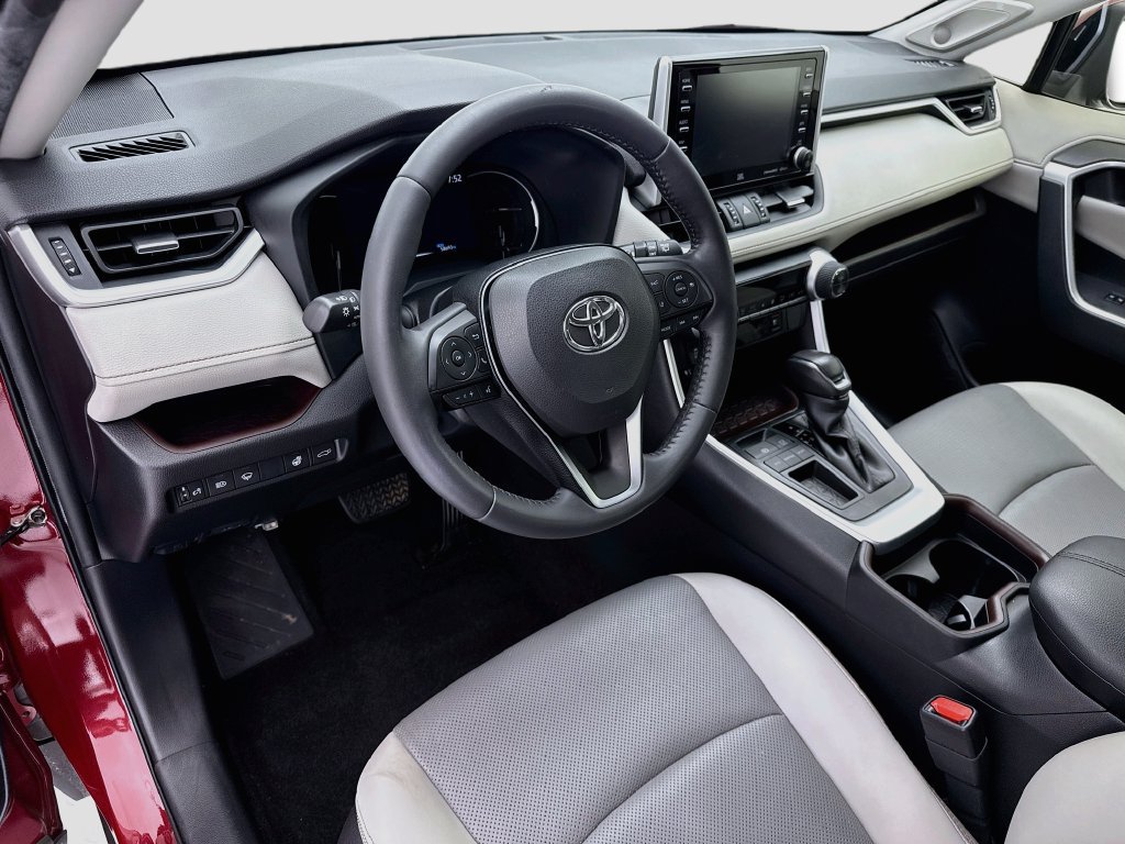 Used 2019 Toyota RAV4 Limited w/ Cold Weather Package FWD image 9