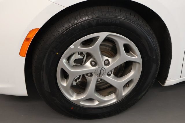 Used 2023 Chrysler Pacifica Limited FWD image 7