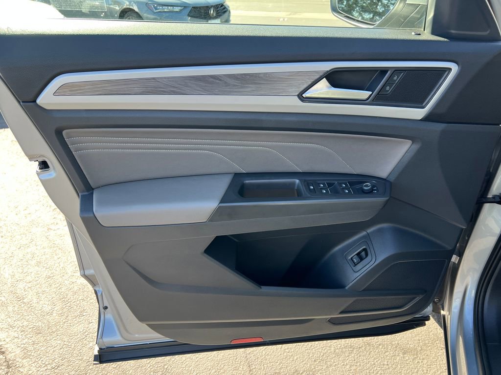 Used 2022 Volkswagen Atlas Cross Sport SE image 12