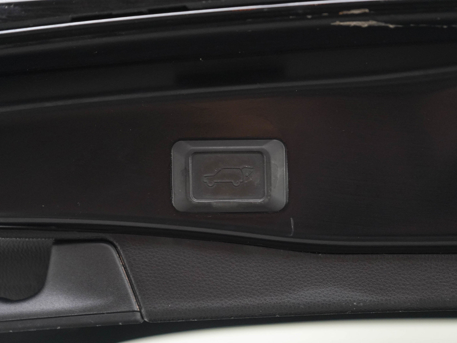 Used 2021 Toyota RAV4 SE w/ Weather & Moonroof Package AWD/4WD image 17