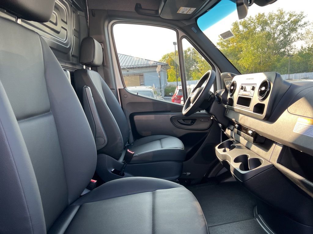 New 2025 Mercedes-Benz Sprinter 2500 image 9