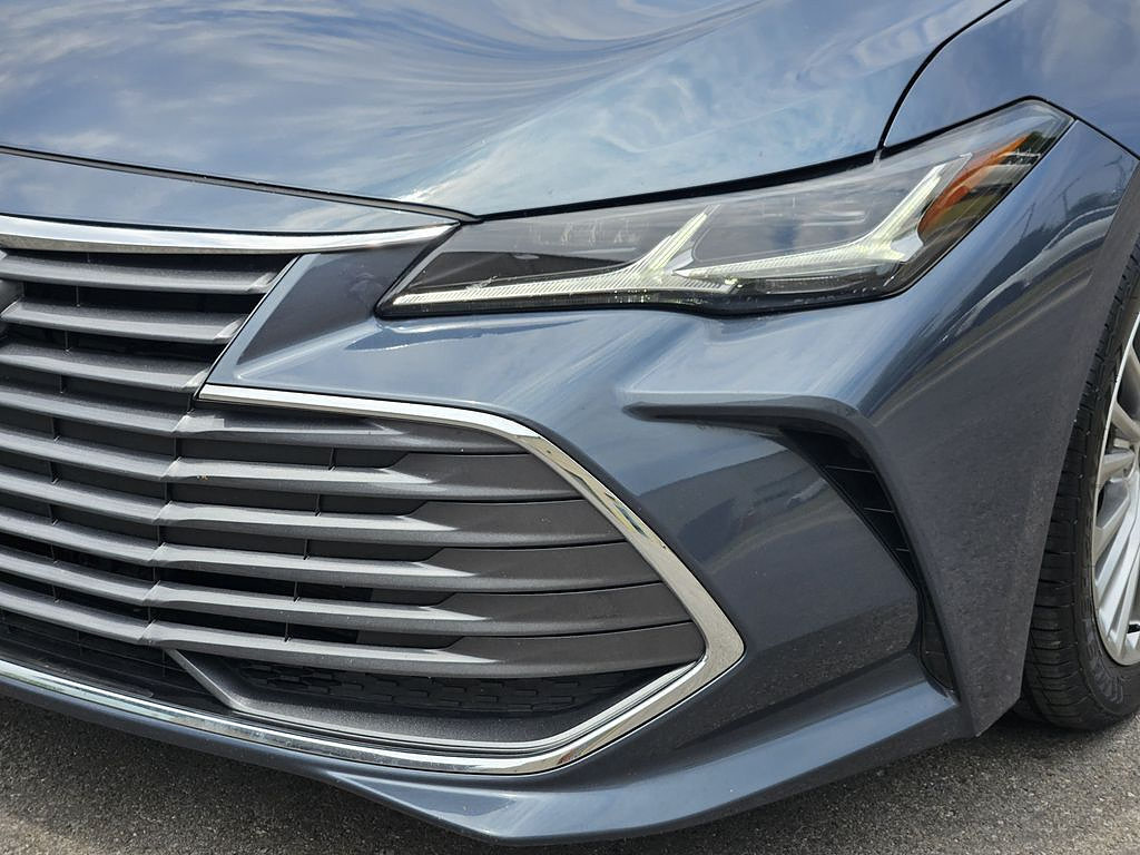 Used 2022 Toyota Avalon Limited FWD image 5