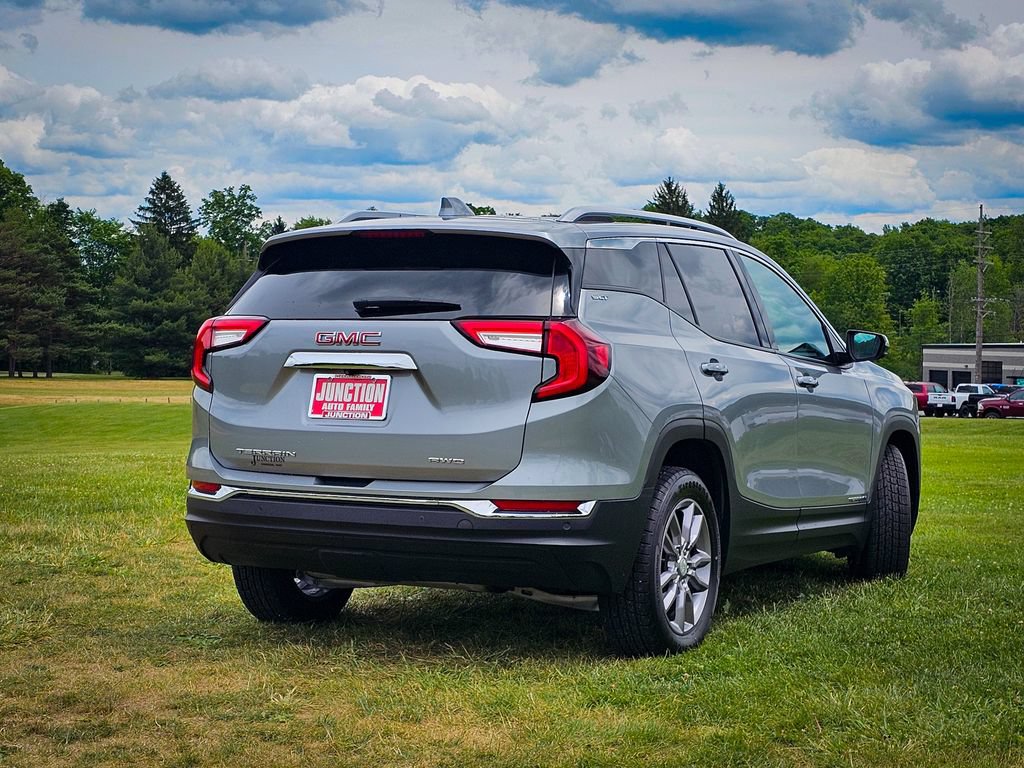 Used 2023 GMC Terrain SLT w/ Tech Package AWD/4WD image 3