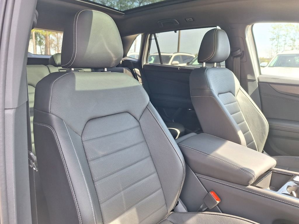 Used 2025 Volkswagen Atlas Cross Sport SEL R-Line image 30