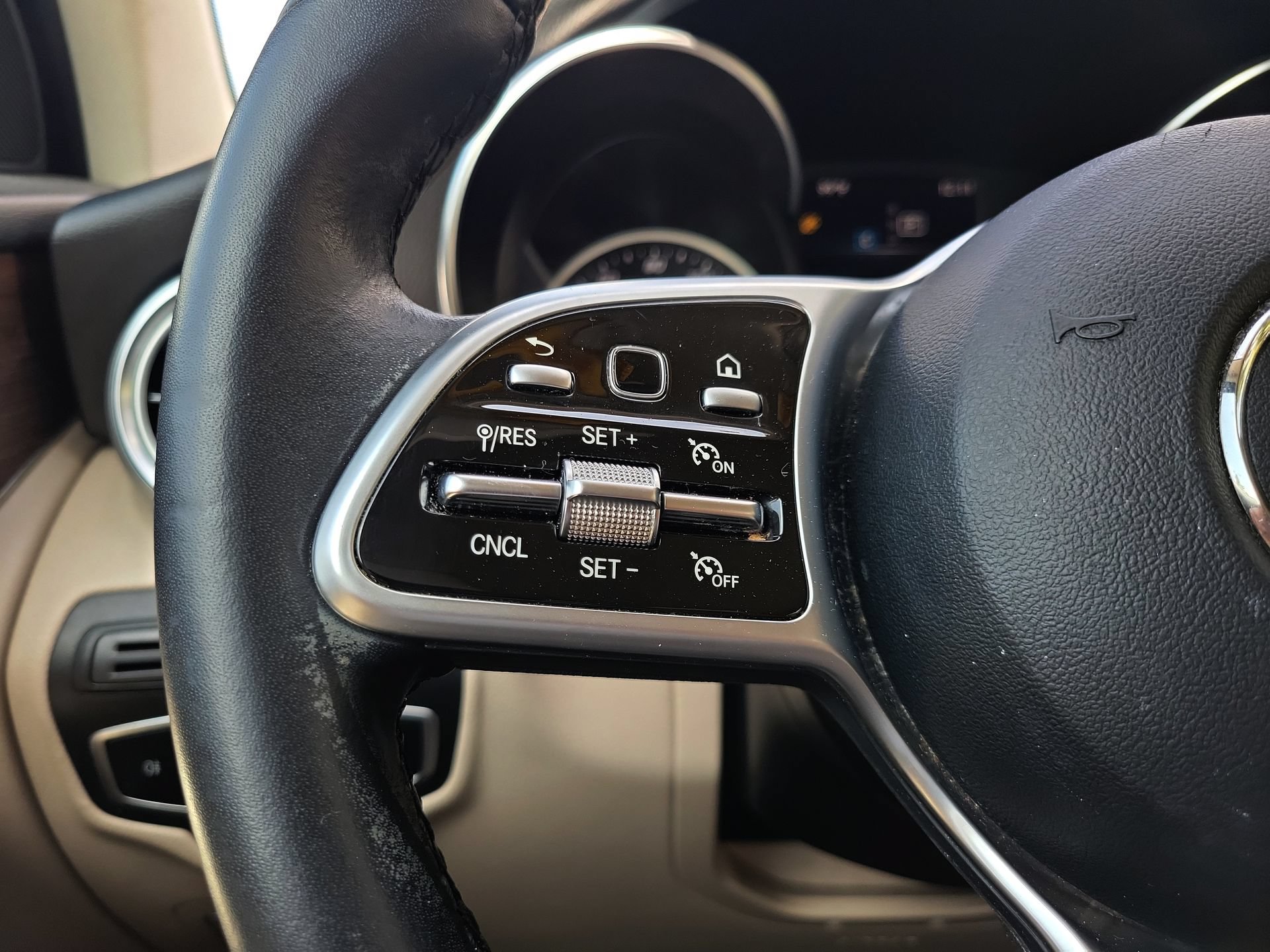 Used 2022 Mercedes-Benz GLC 300 w/ Premium Package Lite image 28