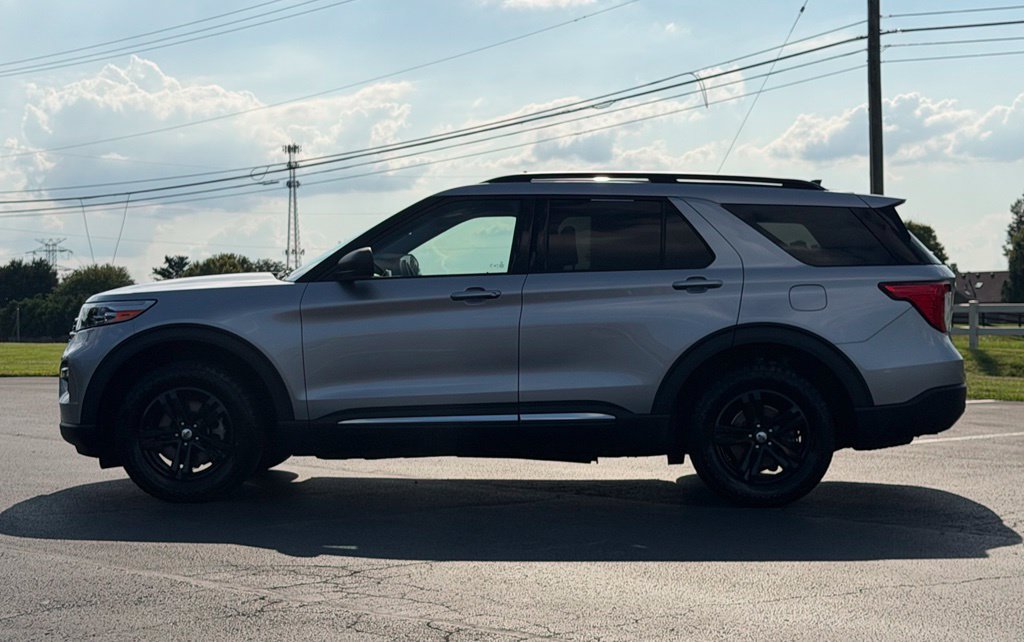 Used 2021 Ford Explorer XLT w/ Equipment Group 202A AWD/4WD image 6