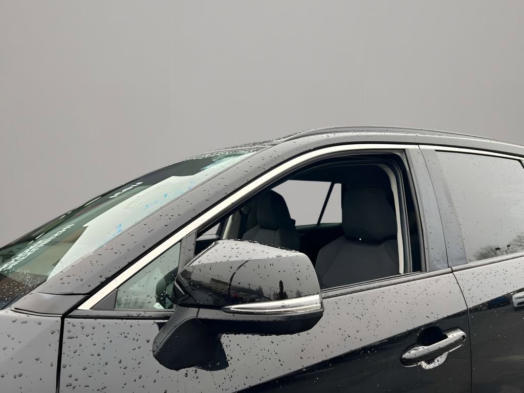 Used 2025 Toyota RAV4 XLE AWD/4WD image 25