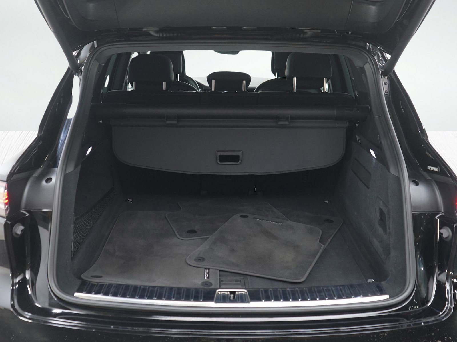 Used 2022 Porsche Cayenne AWD/4WD image 16