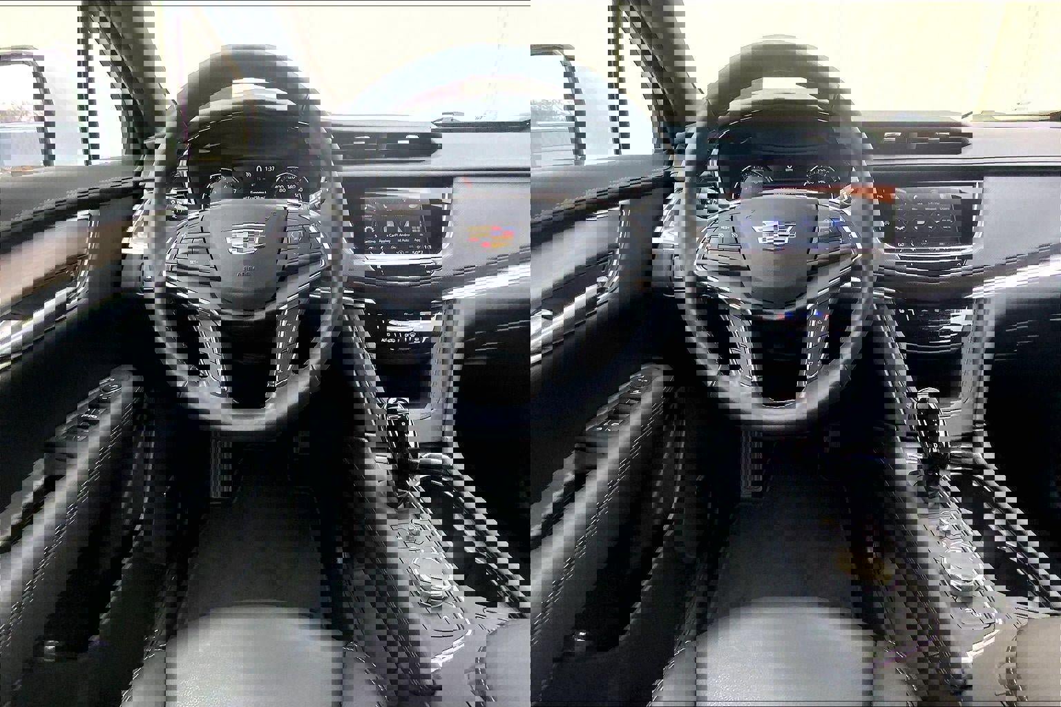 Certified 2025 Cadillac XT5 Luxury image 5