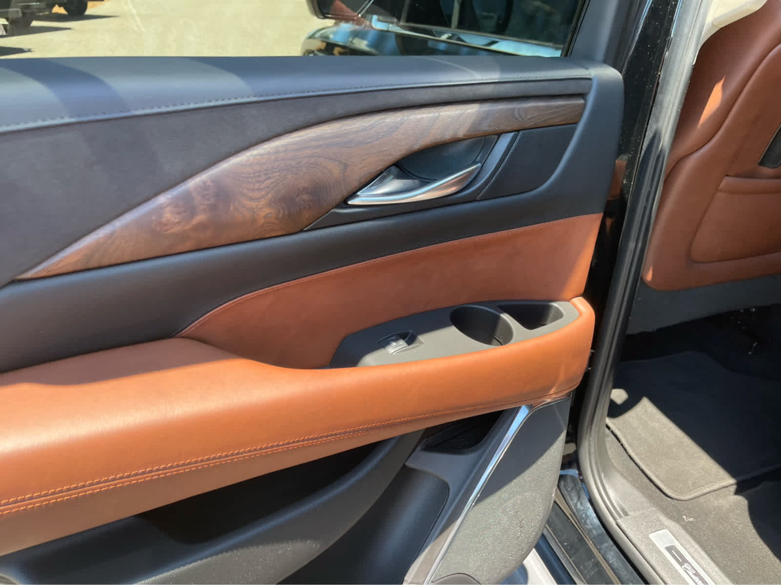 Used 2017 Cadillac Escalade Premium Luxury AWD/4WD image 13