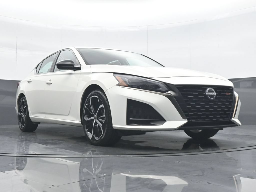 Used 2025 Nissan Altima 2.5 SR FWD image 34
