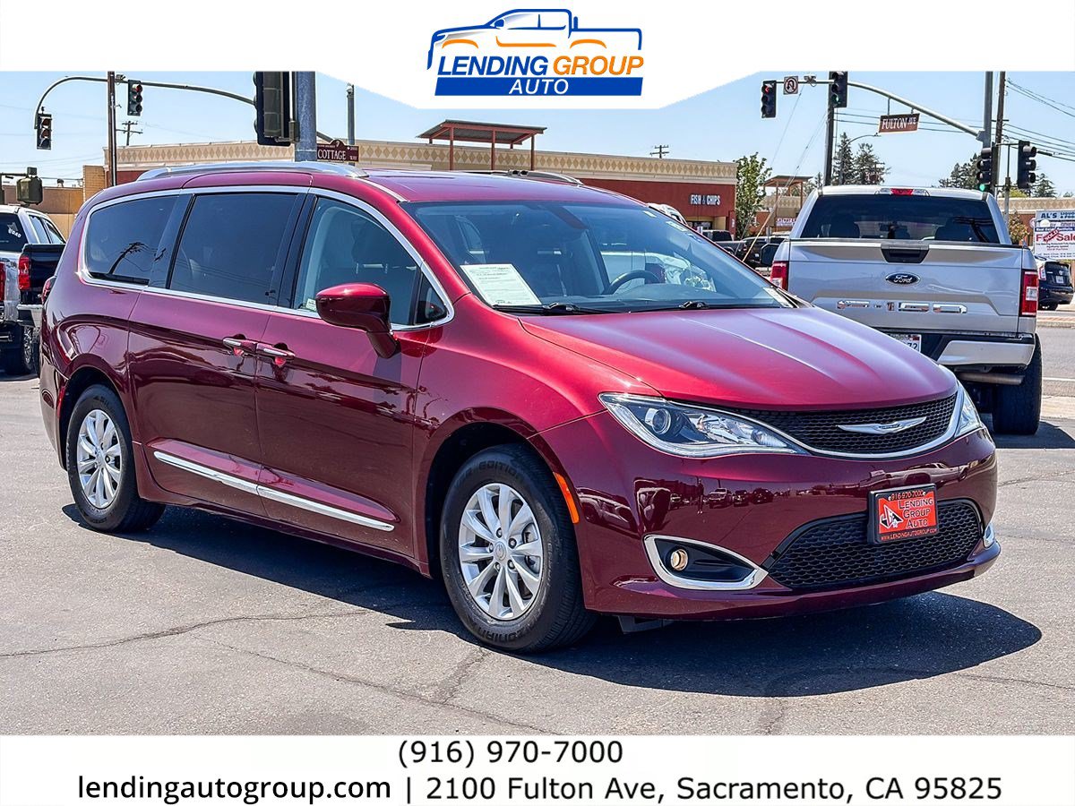 Used 2018 Chrysler Pacifica Touring-L FWD image 5
